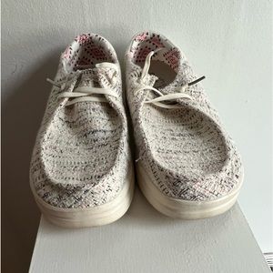 Hey Dude Wendy platform Boho. Cream. EUC. Size 9.